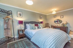 4 habitaciones, tabla de planchar con plancha, cuna de viaje y wifi 