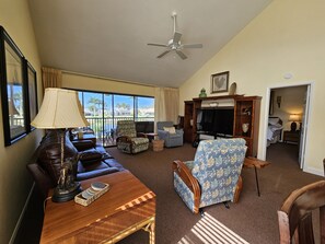 TV - Corner condo with golf course views in The Forest (Fort Myers)