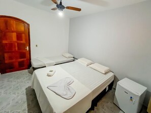 1 bedroom, bed sheets - Pousada Yurgs (Caraguatatuba)
