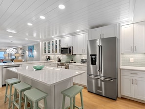 Fridge, microwave, oven, stovetop - Stunning Beach Front Penthouse: *Rare Sunrise/ Sunset Views from Private Sundeck (Sanibel)