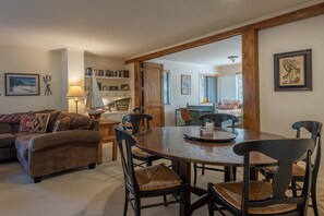 TV, fireplace - Cottonwood Condo 1448 - Convenient to Sun Valley Ice Rink & Resort Pools (Sun Valley)