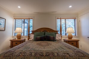 3 soverom, skrivebord, strykejern/-brett og wi-fi (inkludert)