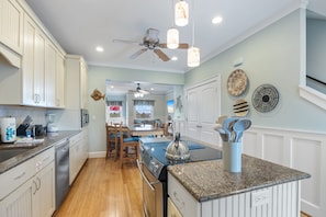 Fridge, microwave, oven, stovetop - Glamorous Sunsets With THIS Westward View Of Undeveloped Park On Intracoastal (Pensacola)