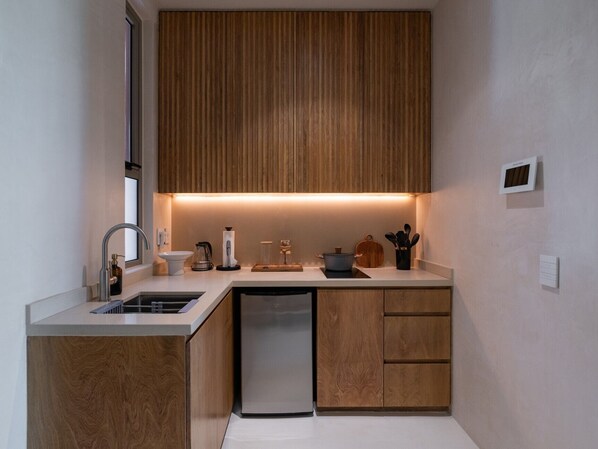 Fridge, stovetop, high chair, cookware/dishes/utensils