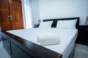 Deluxe Double Room | Individually furnished, desk, free WiFi, bed sheets - Teya Beach Hotel (Ahangama)
