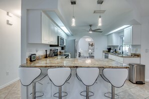 Fridge, microwave, oven, stovetop - New to VRBO, Pelican Way, Heated Private Pool, Large Lanai area, Billiards..... (Cape Coral)