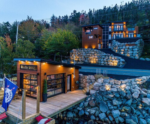 Seacliff- Luxury Halifax Waterfront Paradise -Pool, Hot Tub, Wharf & Boathouse