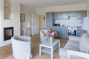 Smart TV, fireplace - Ferienwohnung mit Kamin im Gut Ulrichshusen (Schwinkendorf OT Tressow)