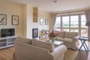 Smart TV, fireplace - Ferienwohnung mit Kamin im Gut Ulrichshusen (Schwinkendorf OT Tressow)