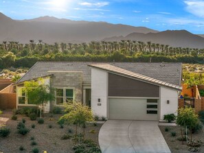 Exterior - Sands of Luxury: Stylish Oasis W/ Pool & Jacuzzi (Indio)