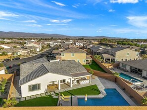 Exterior - Sands of Luxury: Stylish Oasis W/ Pool & Jacuzzi (Indio)