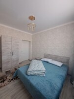 Basic Double Room | Desk, laptop workspace, blackout drapes, iron/ironing board