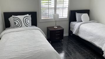 4 bedrooms, iron/ironing board, WiFi, bed sheets