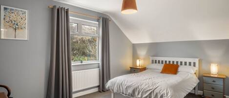 6 habitaciones, tabla de planchar con plancha y wifi gratis