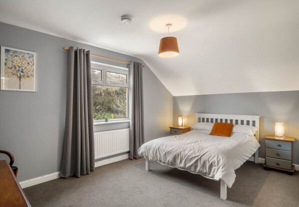 6 chambres, fer et planche à repasser, Wi-Fi gratuit, draps fournis