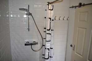 Hair dryer, towels - Cosmos capsule coworking hub London (London)