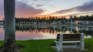 2 slaapkamers, een strijkplank/strijkijzer, gratis wifi, beddengoed