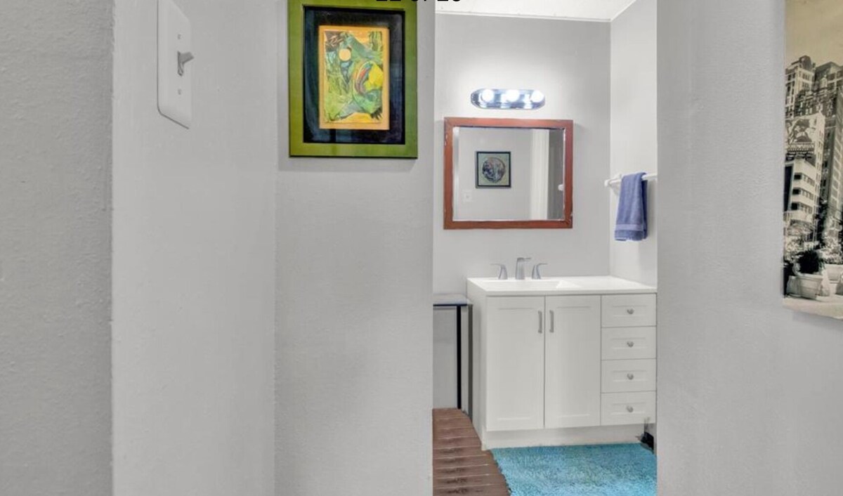 Photo 19 of Urban Retreat near Downtown, Airports, NASA: 2floors 2brm 2bth Wshr & dryer