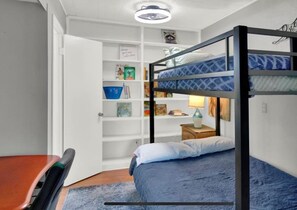 2 habitaciones, tabla de planchar con plancha, wifi y ropa de cama 