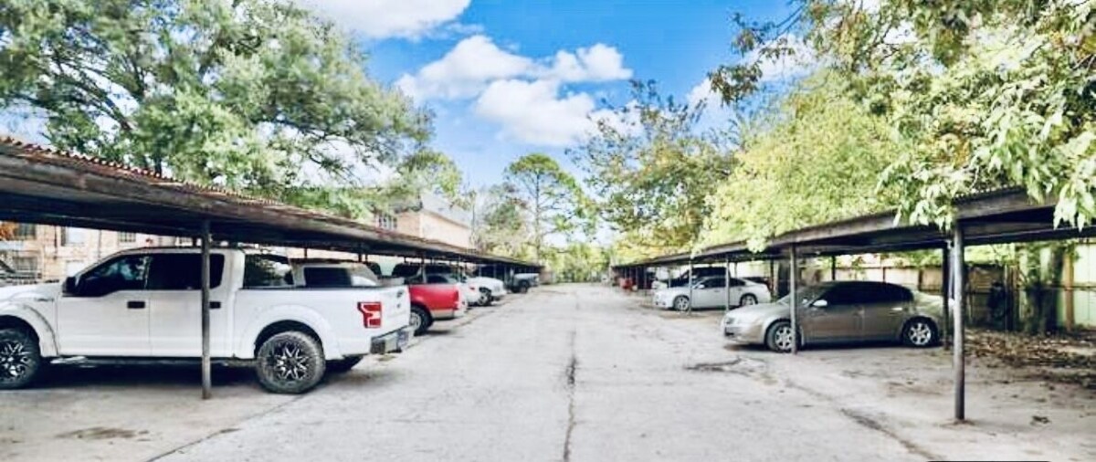 Photo 23 of Urban Retreat near Downtown, Airports, NASA: 2floors 2brm 2bth Wshr & dryer