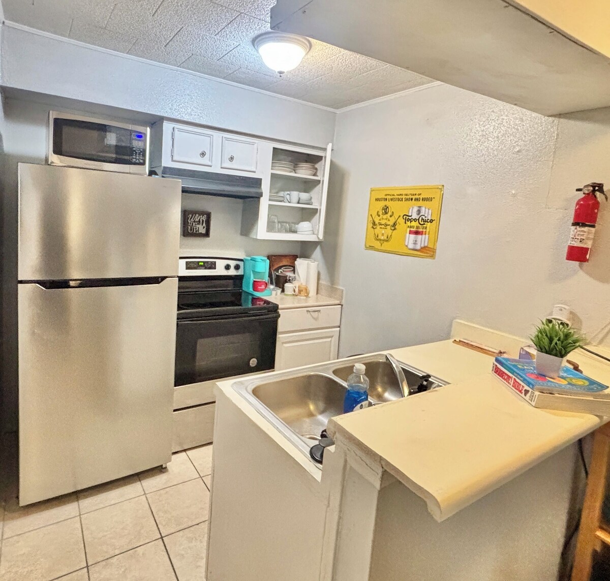 Photo 25 of Urban Retreat near Downtown, Airports, NASA: 2floors 2brm 2bth Wshr & dryer