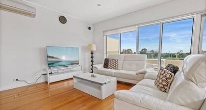 Blue Waters - Just minutes away from the Lakes Entrance foreshore