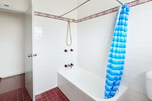Douche, serviettes fournies