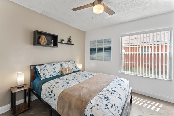 5 bedrooms, iron/ironing board, WiFi, bed sheets