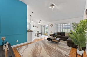 Interior - Your Home Away From Home - 15 min to Disney (Kissimmee)