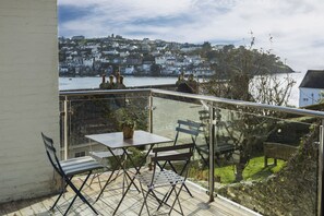 Outdoor dining - La Folie - Sea View, Free Wi-Fi & BBQ area (Fowey)