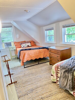 4 bedrooms, iron/ironing board, travel cot, free WiFi