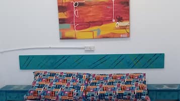 Decoración personalizada, muebles diferentes y wifi gratis