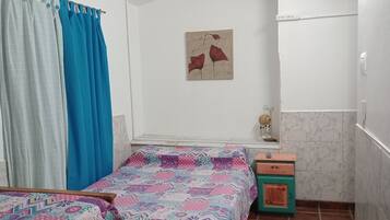 Decoración personalizada, muebles diferentes y wifi gratis