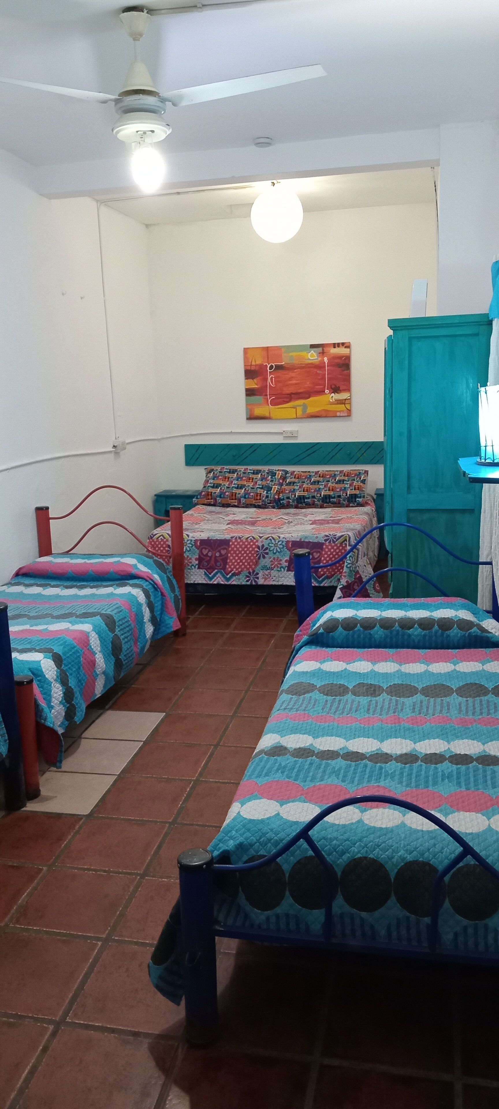 Habitación familiar | Decoración individual, mobiliario individual, wifi gratis