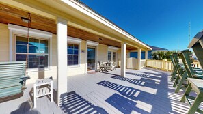 Terrace/patio - Headberg's Beach Oasis (Bolivar Peninsula)