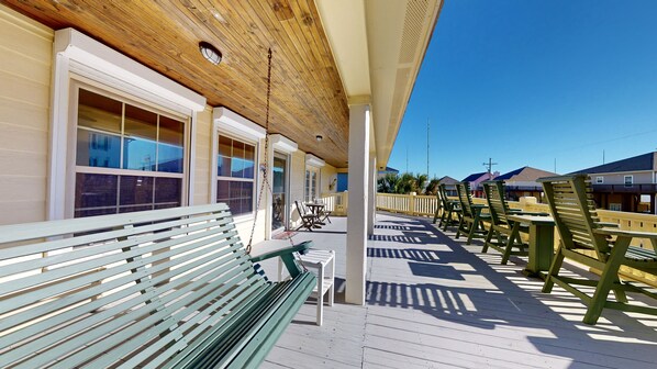 Terrace/patio - Headberg's Beach Oasis (Crystal Beach)