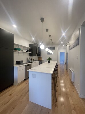 Micro-ondas, fogão, cooktop, lava-louças