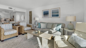 Smart TV - Gulf Front w/ Private Beach Access + Free Beach Chairs & Attraction Tickets! (Santa Rosa Beach)