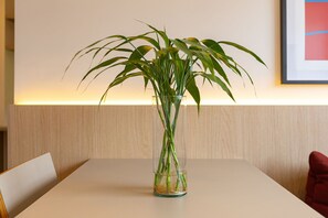 Dining - Burgundy blue: 2 bedrooms, beautiful view (São Paulo)