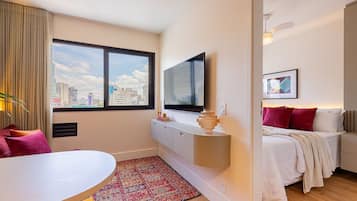 2 bedrooms, iron/ironing board, internet, bed sheets