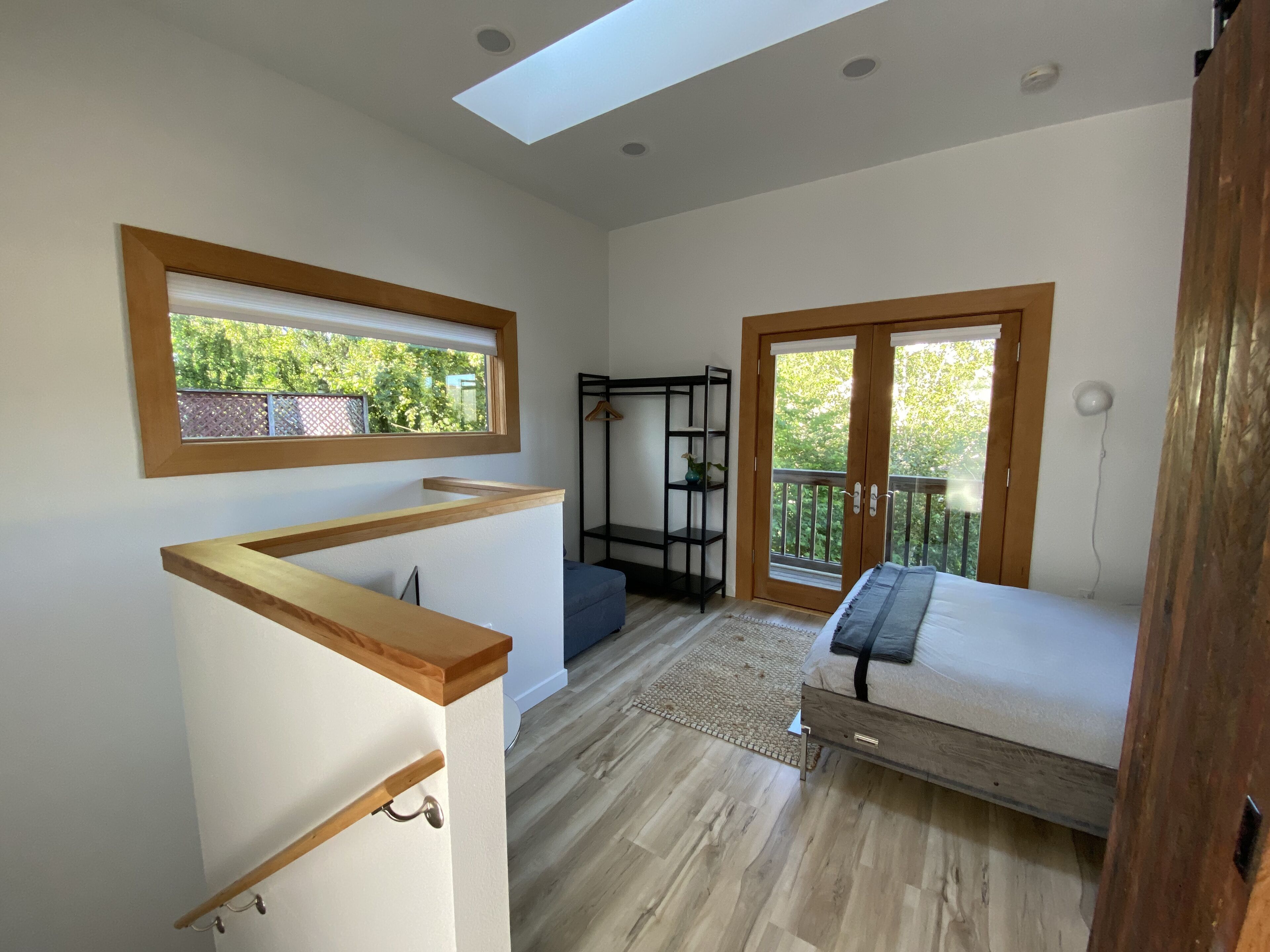 Modern, new stand alone furnished 2 level studio with views of Mt Tabor.