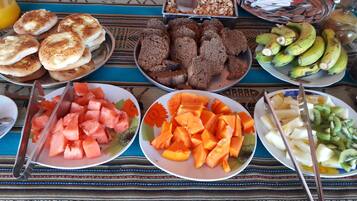 Bao gồm bữa sáng buffet hàng ngày