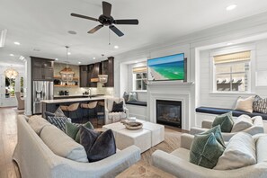 Smart TV, chimenea, libros, oficina