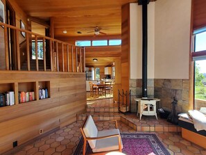 Smart TV - Cozy Coastal Cottage (Sea Ranch)