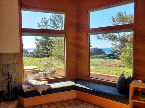 Cozy Coastal Cottage