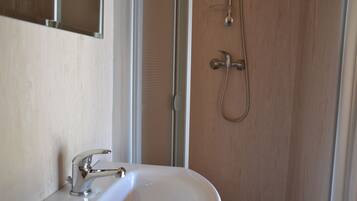 Superior Cottage, 2 Bedrooms, Accessible, Garden Area | Bathroom