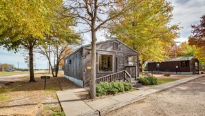 A rustic wooden cabin with a porch, a mailbox, and a small garden area. - Reservoir & Dock Access: Pet-Friendly Kerens Cabin (Kerens)