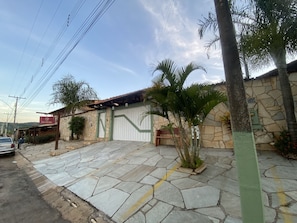 Fachada de la propiedad