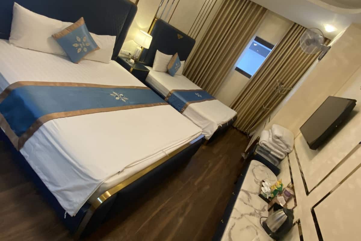 Family Room | 1 bedroom, premium bedding, pillowtop beds, minibar