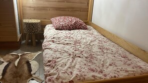 1 bedroom, iron/ironing board, free WiFi, bed sheets - Large STUDIO 47m2 (Huez)